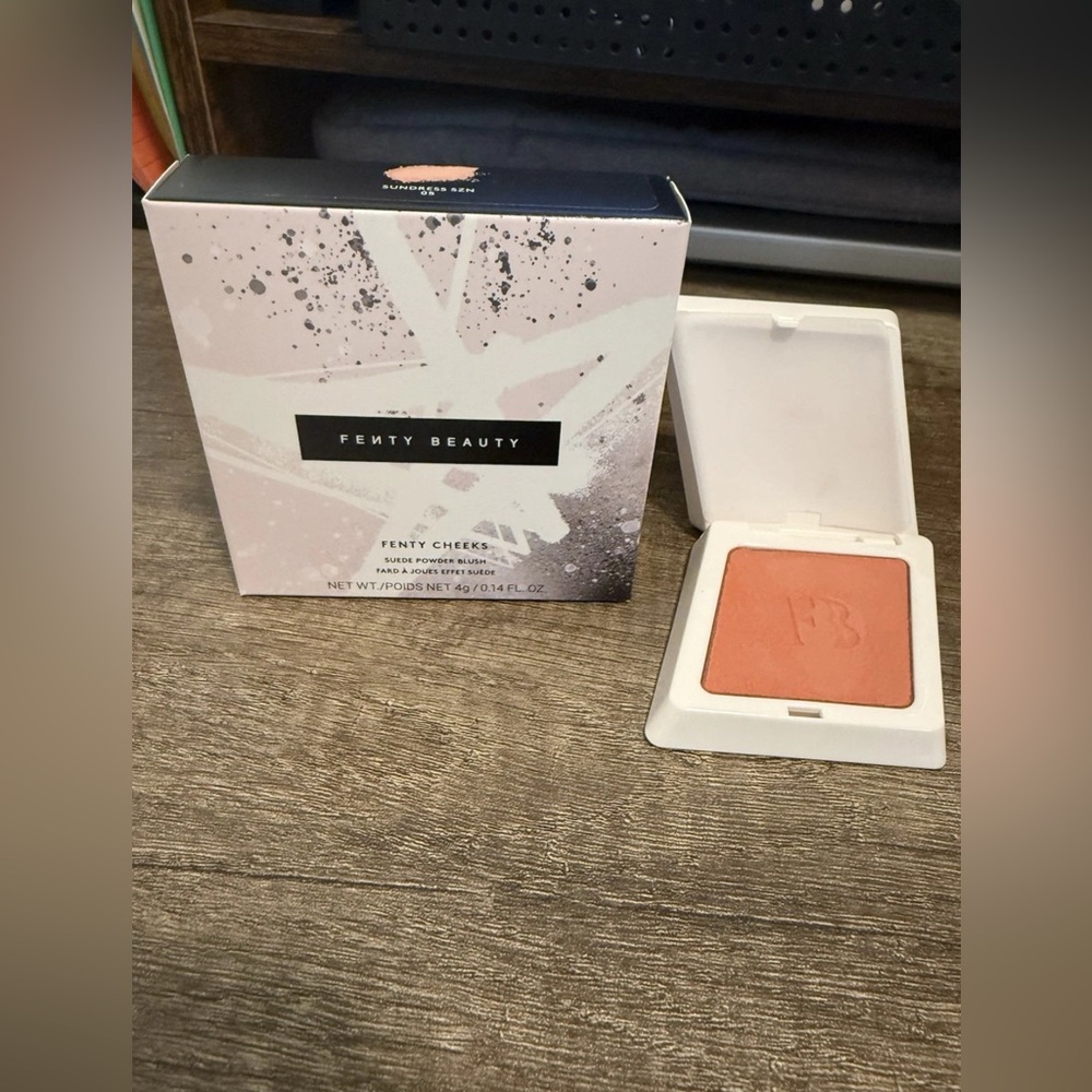 Fenty Beauty Sundress SZN Suede Powder Blush. Full size 0.14 Fl Oz